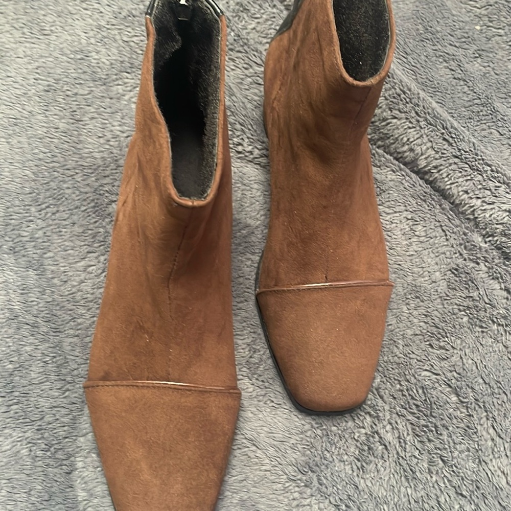 Brand new brown suede boots brand new